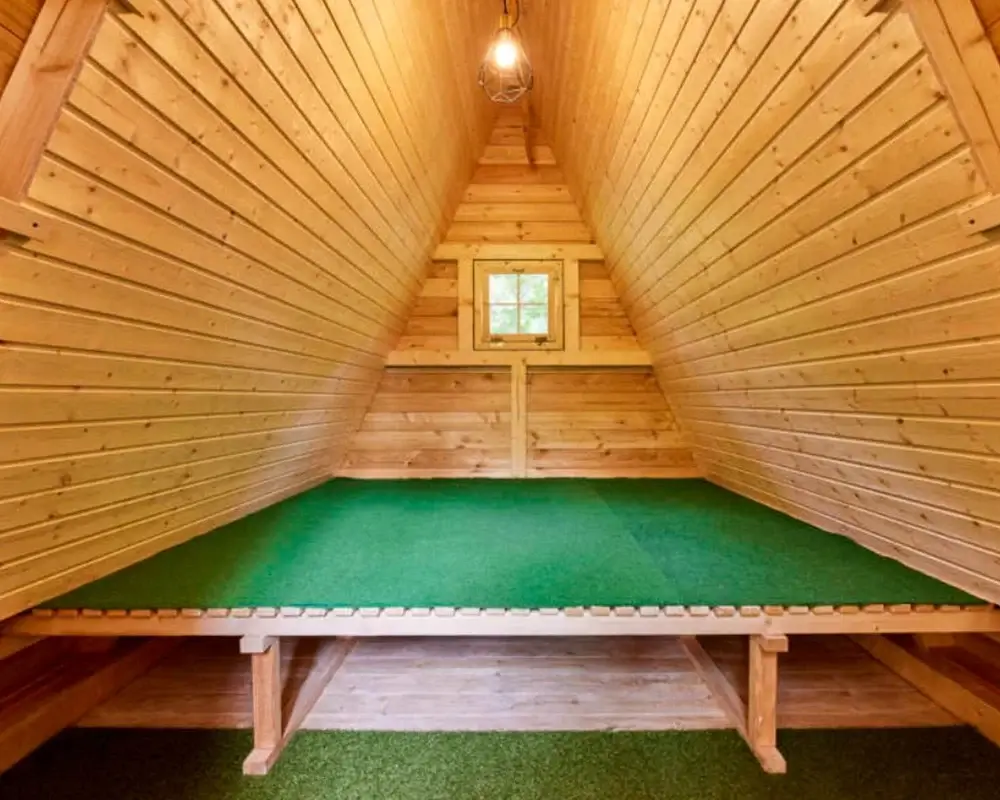 Treckinghütte von innen Naturcamp Olbasee